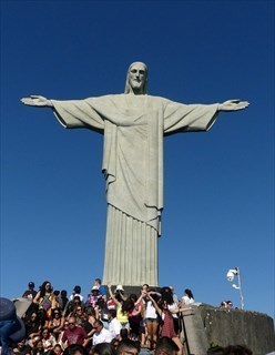 巨大なキリスト像を背に　コルコバードの丘_R.jpg